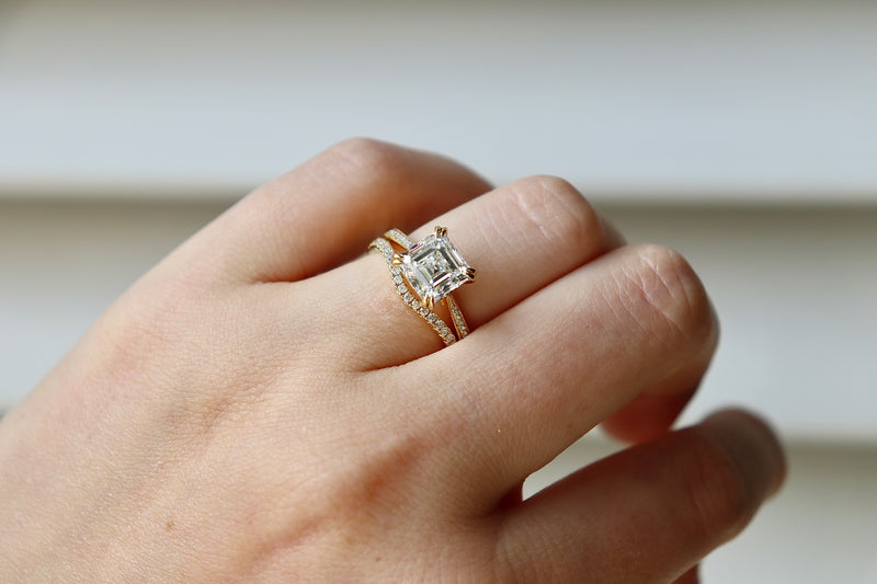 18ct Yellow Gold Diamond Curved Band Ring