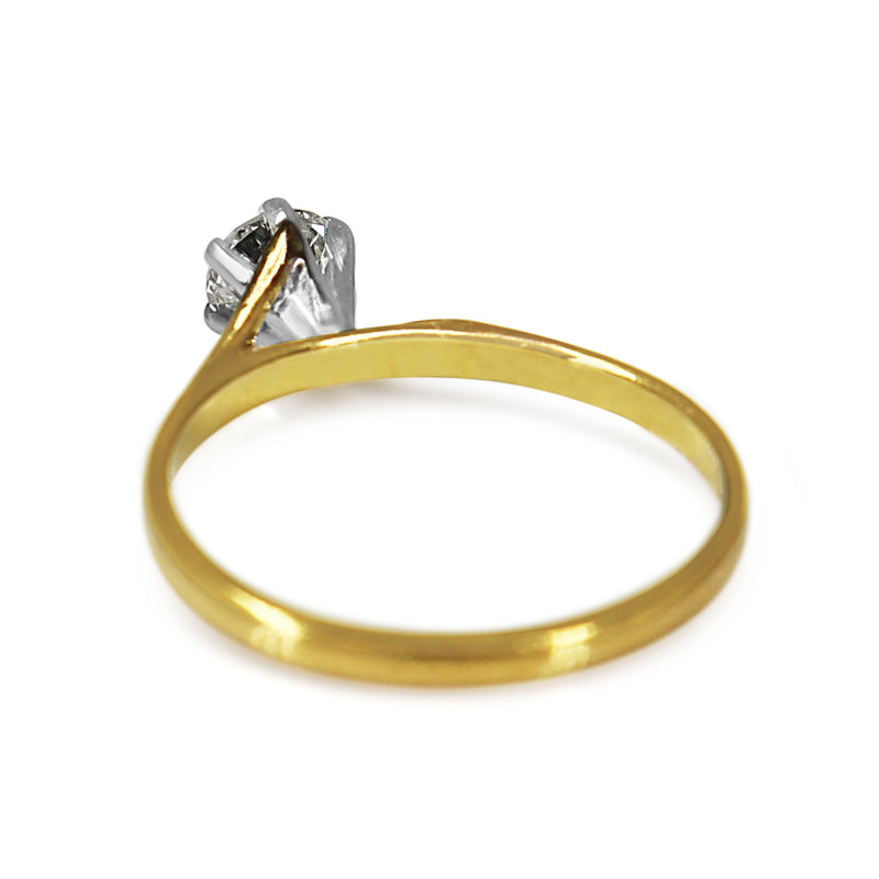 18ct Yellow Gold .30ct Diamond Solitaire Twist Ring