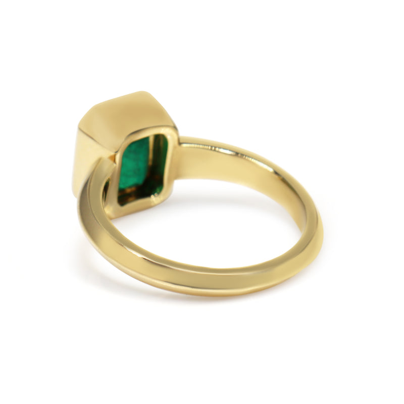 18ct Yellow Gold Bezel Emerald Solitaire Ring