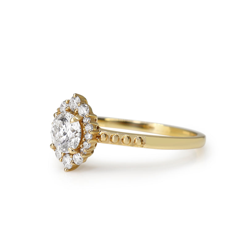 18ct Yellow Gold Round Diamond Graduated Halo Ring