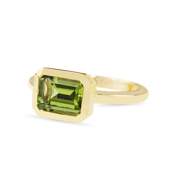 14ct Yellow Gold East West Bezel Set Peridot Ring