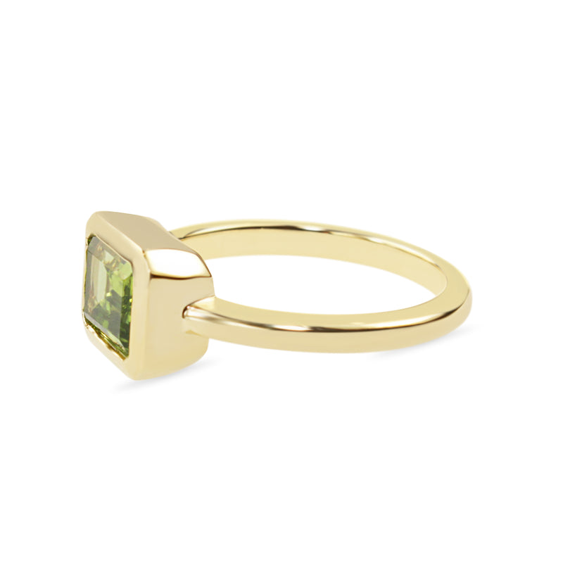 14ct Yellow Gold East West Bezel Set Peridot Ring