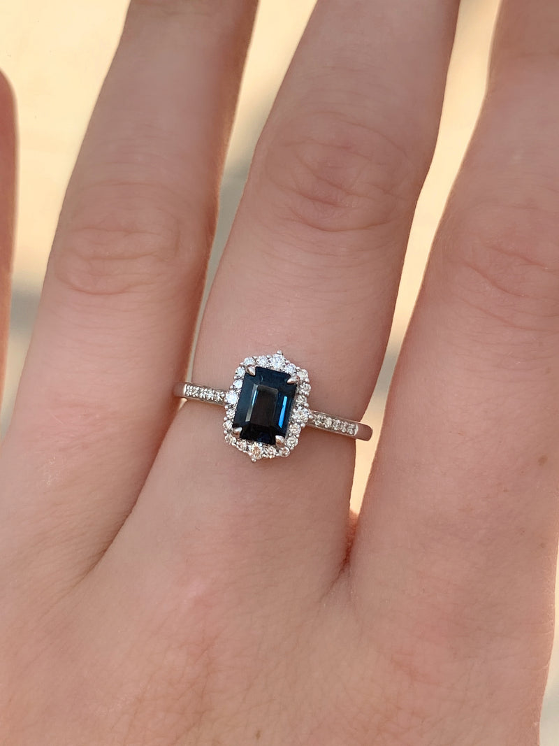 18ct White Gold Sapphire and Diamond Vintage Style Halo Ring