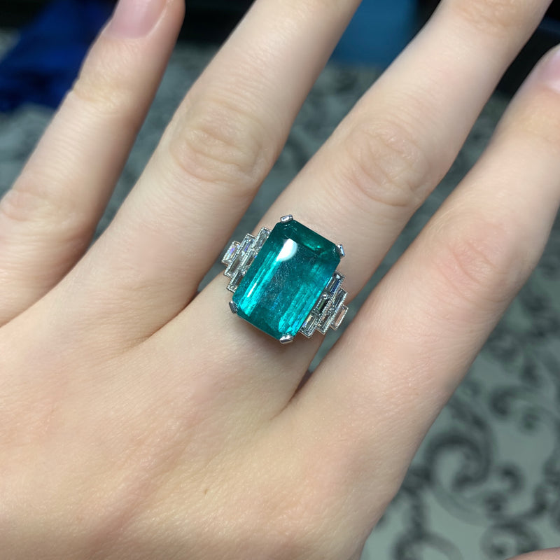 18ct White Gold Emerald and Diamond Art Deco Style Diamond Ring