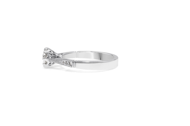 18ct White Gold Vintage Style Solitaire Ring