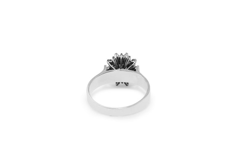 18ct White Gold Vintage Cluster Ring