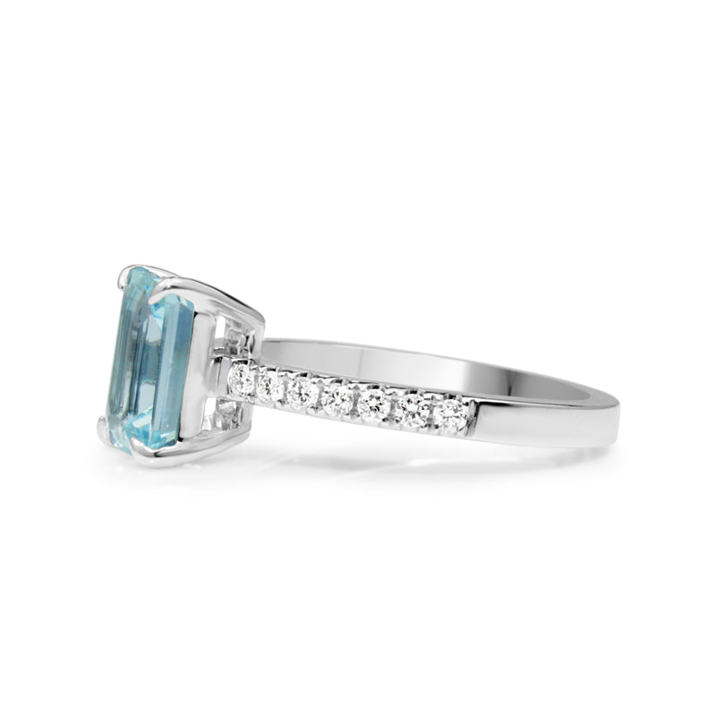 18ct White Gold Aquamarine and Diamond Ring