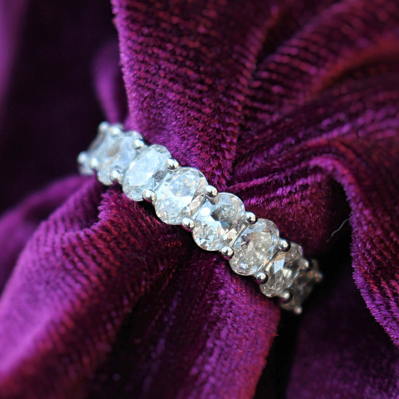 18ct White Gold Oval Diamond Band