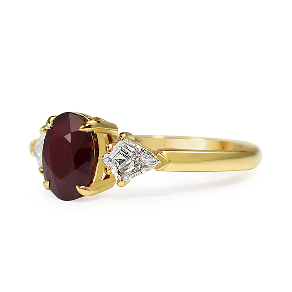 18ct Yellow Gold Ruby and Kite Diamond 3 Stone Ring