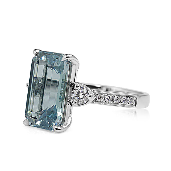 18ct White Gold Aquamarine and Diamond Ring