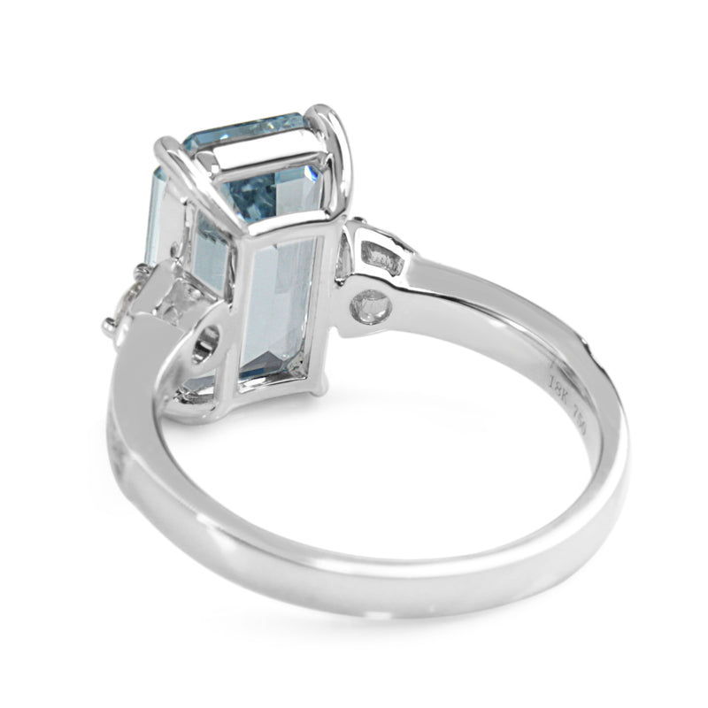 18ct White Gold Aquamarine and Diamond Ring