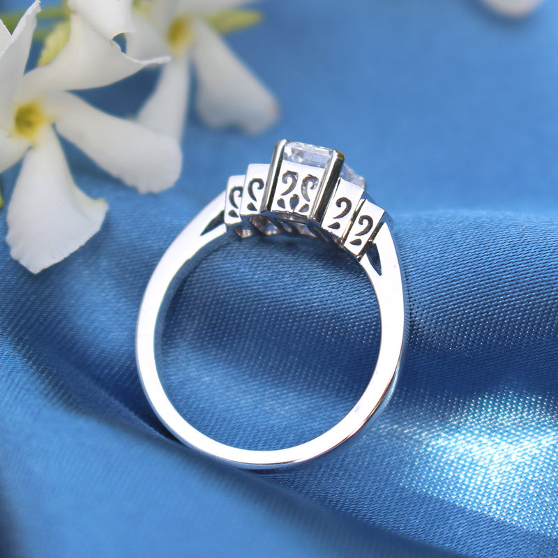 18ct White Gold Emerald and Baguette 5 Stone Diamond Ring